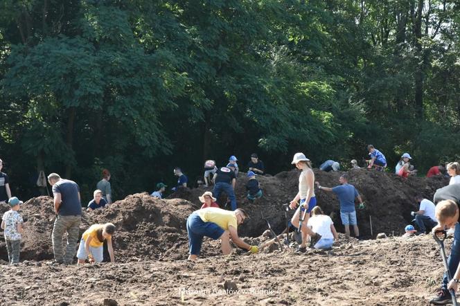 Muzeum Agatów w Rudnie zorganizowało wykopki minerałów. Zbierano je jak ziemniaki