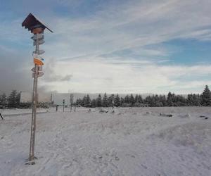 Śnieg i lód na górskich szlakach w Karkonoszach. Apelują o ostrożność