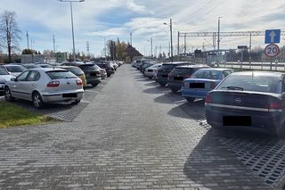 Zaparkuj i jedż koleją! Nowe parkingi powstały przy stacjach i przystankach w rejonie radomskim 