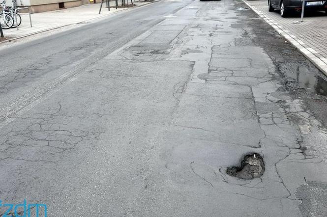 Nawierzchnia ulicy Kasprzaka wymaga naprawy 