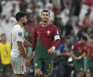 Cristiano Ronaldo przyłapany w niekomfortowej sytuacji. W tej chwili setki fotografów rzuciły się na niego