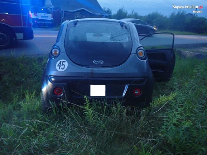 Śląskie: Microcar, 78-latek, rów melioracyjny i pogotowie. Drogowy rebus ze wskazaniem