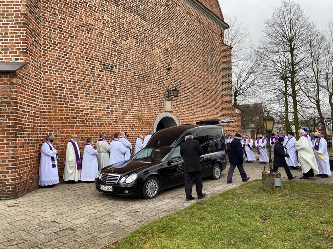 Kościelny pogrzeb księdza, który popełnił samobójstwo