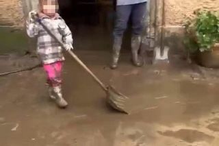 Nowe nagranie z dziewczynką z Kłodzka pojawiło się w sieci. Nie da się przejść obojętnie, ściśnie ci gardło!