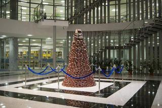 Tak wyglądały wszystkie choinki stworzone przez pracowników Biblioteki Uniwersyteckiej UWM w Olsztynie