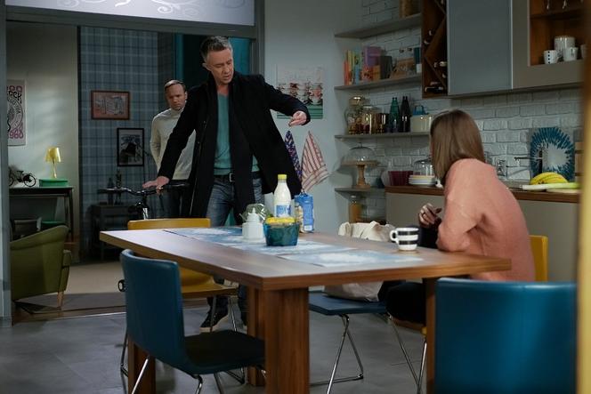 Pierwsza miłość, odcinek 3237: Kinga (Aleksandra Zienkiewicz), Janek (Maciej Mikołajczyk), Artur (Łukasz Płoszajski)