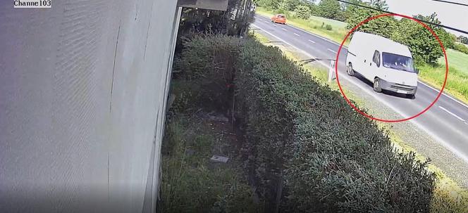 Tarnowskie Góry: Zabił rowerzystę na drodze i zatrzymał się, by zabrać lusterko. Wstrząsające nagranie! Policja szuka sprawcy