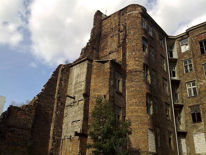 Miejsca, o których zapomniał świat - zobaczcie opuszczone budynki w Warszawie [GALERIA]