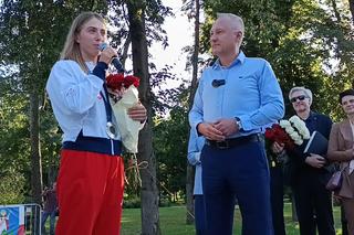 Nowy Sącz powitał Klaudię Zwolińską. Na spotkanie ze srebrną medalistką przyszły tłumy! [ZDJĘCIA, FILM]