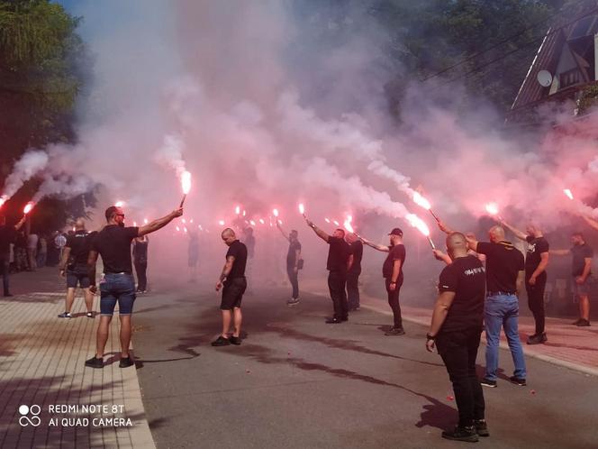 Pogrzeb tragicznie zmarłego kibica BKS-u. Pożegnali go bliscy i kibice 