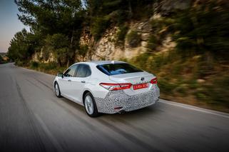 Hybrydowa Toyota Camry 2019