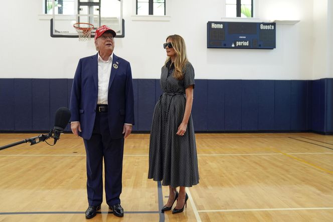 Trump oddał głos razem z żoną. Melania przy boku męża.