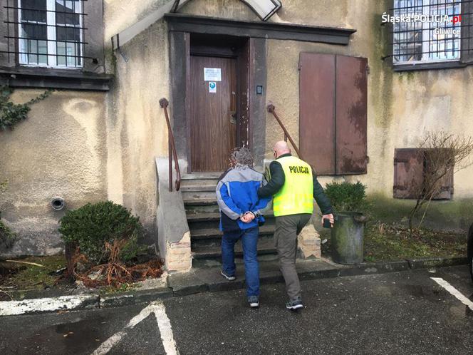 Zamykał się w toaletach i robił TO! Wkroczyła policja. "Z wrażenia upuścił..."