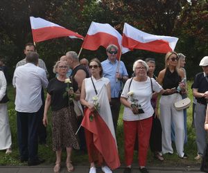 Marsz Milczenia dla Klaudii w Toruniu. „Niech nasza cisza przemówi głośniej niż słowa” [GALERIA]