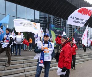 Protest Solidarności w Katowicach przed MCK. Chodzi o konferencję klimatyczną PRECOP