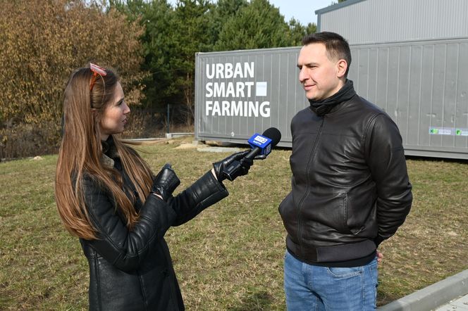 Nowoczesny kontener stanął koło Olsztyna. Wyhodują w nim warzywa bez gleby