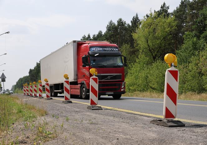  Drogowcy mieli poszerzać wylotówkę na Mazury. Inwestycja mocno się opóźnia 