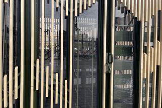 Kwiaciarki mają nowe stoisko na Rynku. Zdania są podzielone