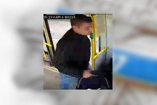 Ten mężczyzna uderzył w tramwaju starszego człowieka!