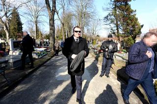 Jacek Kurski na pogrzebie Cezarego Mocka z Sanatorium miłości