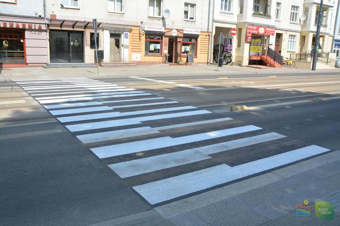 Olsztyn. Niezwykłe przejście dla pieszych. Zamiast zebry namalowali... klawiaturę fortepianu! [ZDJĘCIA]