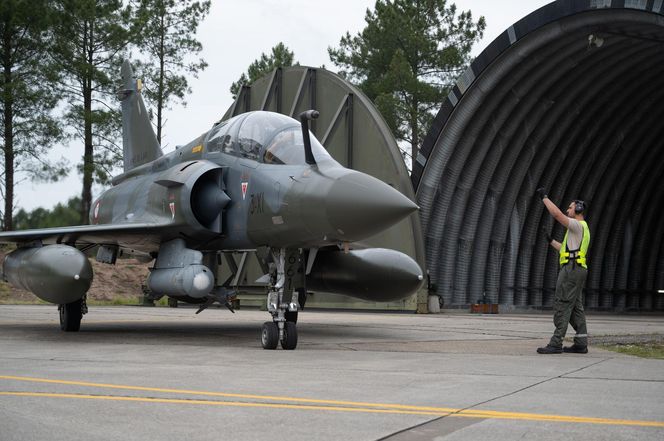 Samolot Mirage 2000