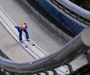 Już przed startem sezonu polscy kibice skoków muszą przełknąć gorzką pigułkę. Wieści z Niemiec nie pozostawiają złudzeń