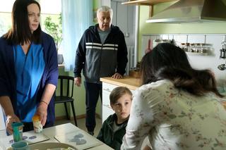 M jak miłość, odcinek 1608 - streszczenie, opis: Porwanie u Zduńskich! Piotrek pobije sąsiada, żeby ratować psa - ZWIASTUN