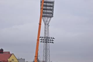 Demontaż jupiterów na stadionie w Szczecinie