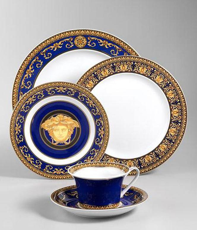 Сервиз сине белый. Сервиз Версаче золотой. Набор тарелок Версаче Royal. Royal collection England посуда Версаче. Rosenthal Versace.
