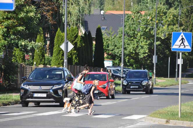 Ulica Słowackiego, obok Miejskiego Centrum Kultury.