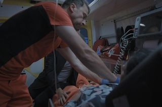 M jak miłość, odcinek 1883. Kinga (Katarzyna Cichopek), Piotrek (Marcin Mroczek)