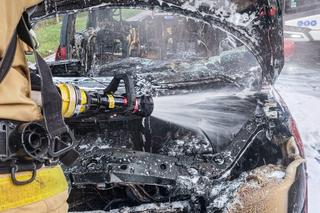 Pożar samochodu w centrum Torunia. Auto płonęło jak pochodnia