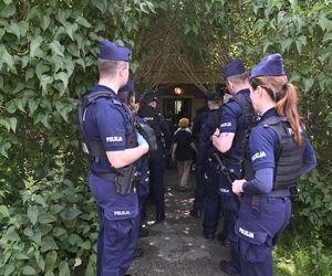 Policja na Osiedlu Przyjaźń w Warszawie 