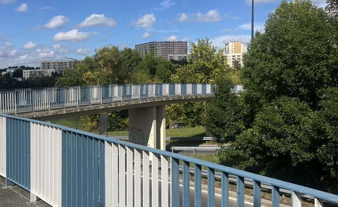 "Życie jest warte rozmowy". Na wiaduktach w Lublinie pojawiły się tabliczki dla ludzi w kryzysie