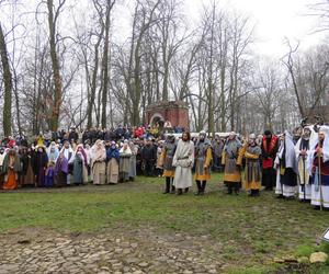 Misterium Męki Pańskiej na kalwaryjskim wzgórzu w Piekarach Śląskich