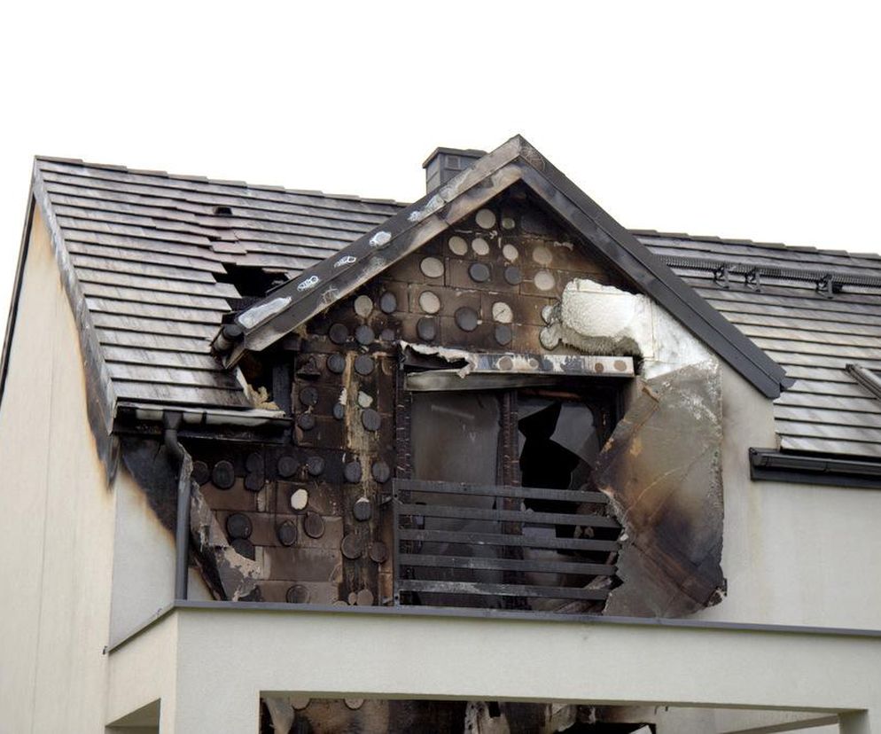 41-latka zginęła w płomieniach! Przeżył jej mąż i dwójka synów. Sprawą zajęła się policja [ZDJĘCIA]