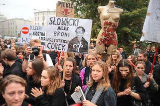 Strajk kobiet... w Dzień Kobiet! Zablokują centrum Warszawy [SPRAWDŹ UTRUDNIENIA]