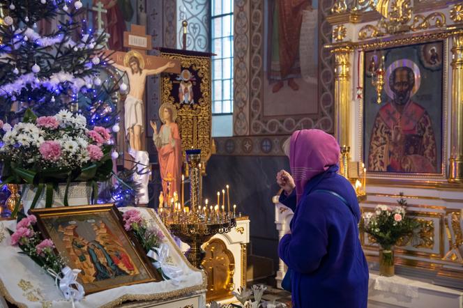 Księża trzykrotnie zanurzyli krzyż w Bugu. W Sławatyczach obchodzono Święto Jordanu