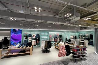 Znany sklep odzieżowy wprowadził kasy samoobsługowe. To prawdziwa rewolucja i pierwszy taki sklep w Polsce