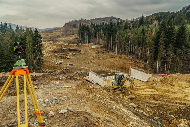 Drążenie tuneli na budowie S1 pomiędzy Milówką a Przybędzą