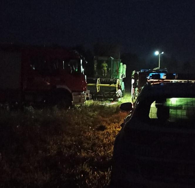 Śmiertelny wypadek podczas prac polowych. Nie żyje rolnik wciągnięty przez kombajn zbożowy