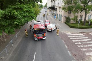 Ludzie usłyszeli huk, z okien buchnął pył. Runęła część zabytkowej kamienicy w Śródmieściu