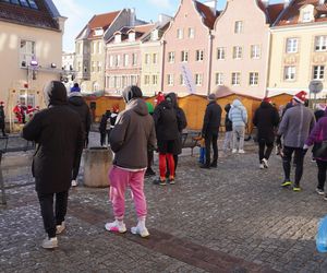 Bieg Mikołajów w Olsztynie. Około 400 osób pobiegło w charytatywnym celu [ZDJĘCIA]