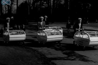 Wielkie wózki oraz okulary chroniące przed promieniowaniem. Tak wyglądała opieka nad dziećmi w czasach PRL-u