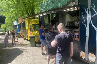 Festiwal Samków Food Trucków w Olsztynie 2024. Nad Ukielem można zjeść dania z całego świata [ZDJĘCIA]