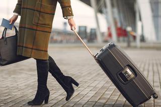 Podróże dla seniora jesienią to nie tylko oszczędność. O czym warto pamiętać przed wyjazdem?