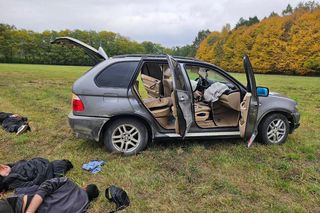 Dramatyczny pościg w Wołominie! BMW w rowie, imigranci z Afganistanu w rękach policji