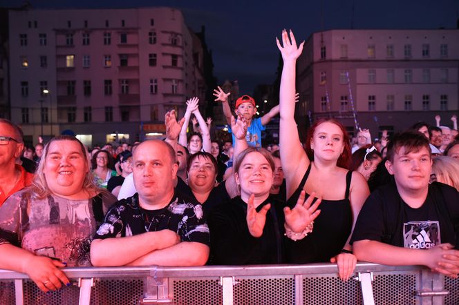 Pierwszy dzień Dni Bytomia 2025 przyciągnął tłumy. Na scenie wystąpił m.in. zespół Piersi