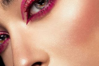 Te kolory nosimy na ustach latem 2025. Obok bezpiecznej klasyki także ekstrawaganckie odcienie dla odważnych